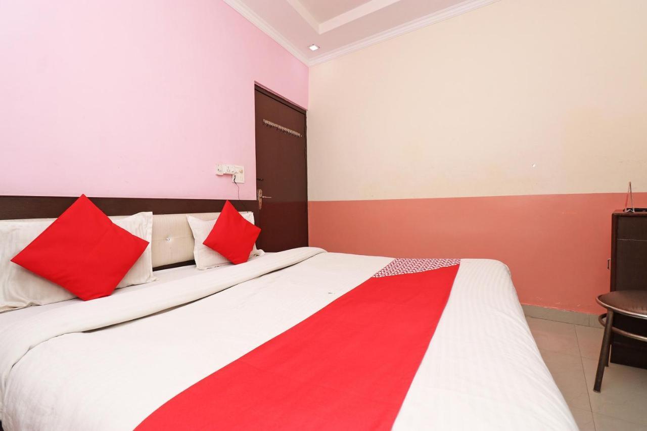 Hotel Raj Paradise Hotel 3*